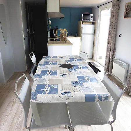 Chalet Avec Piscine, Pour 6 *